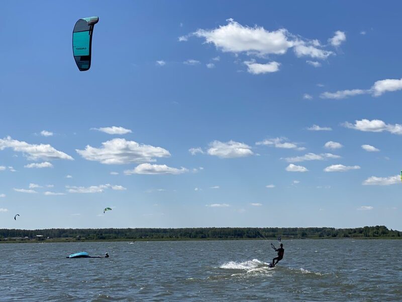 Сливаются в единое движение Сливаются в единое движение